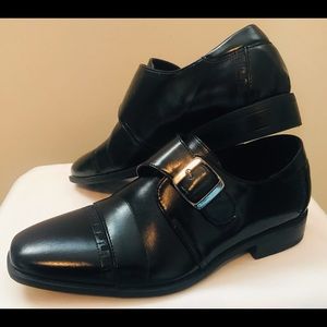 Boys dress shoes - velcro straps - black